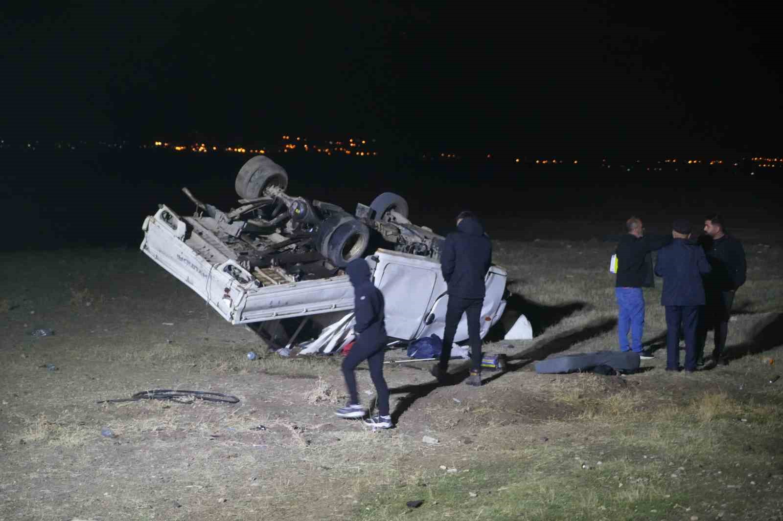 Muş’ta otomobille çarpışan kamyonet ters döndü: 5 yaralı