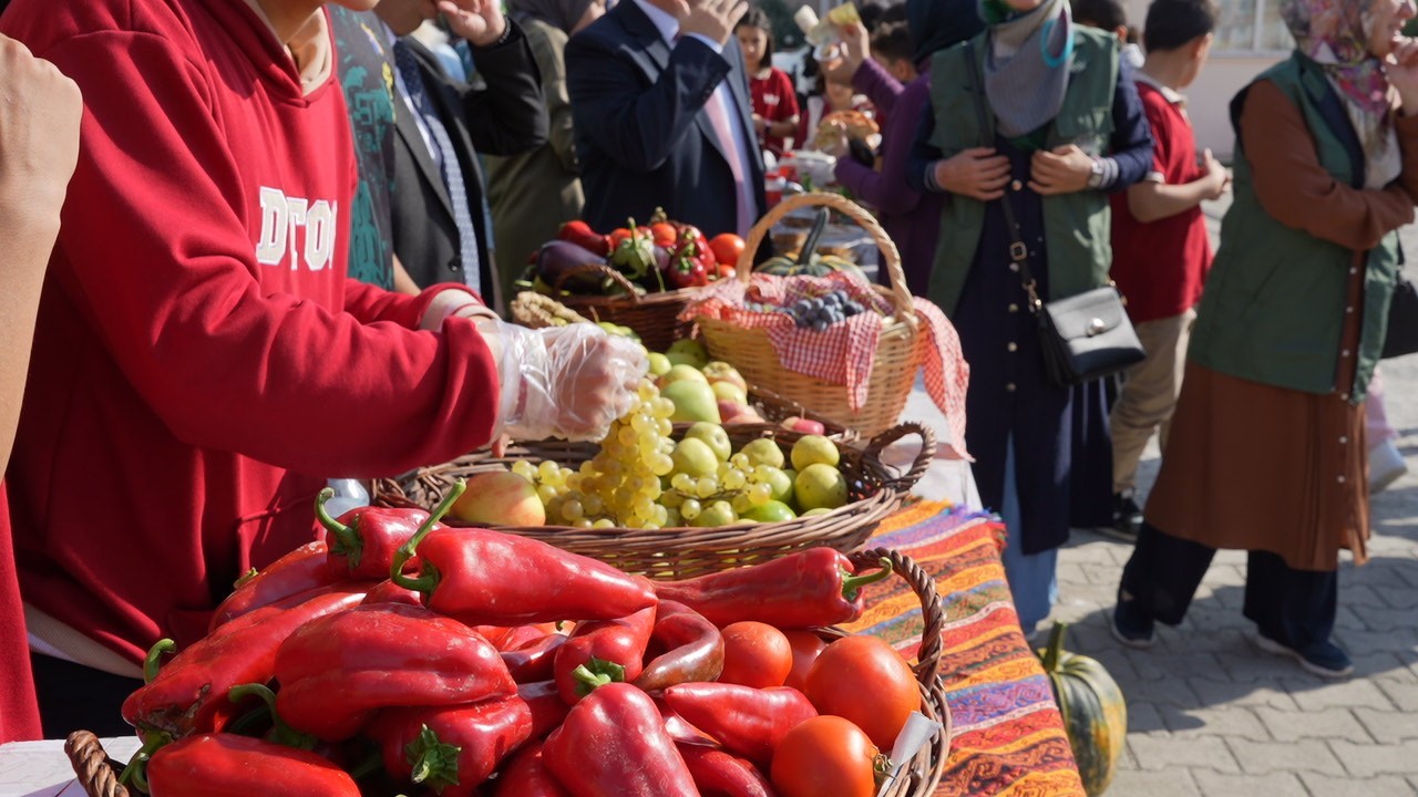 Önce öğrenip ürettiler şimdi ise satıyorlar