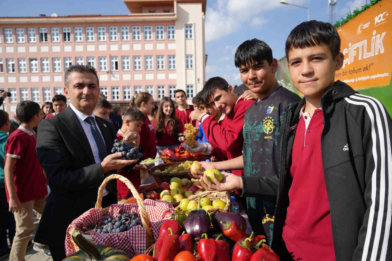 Önce öğrenip ürettiler şimdi ise satıyorlar