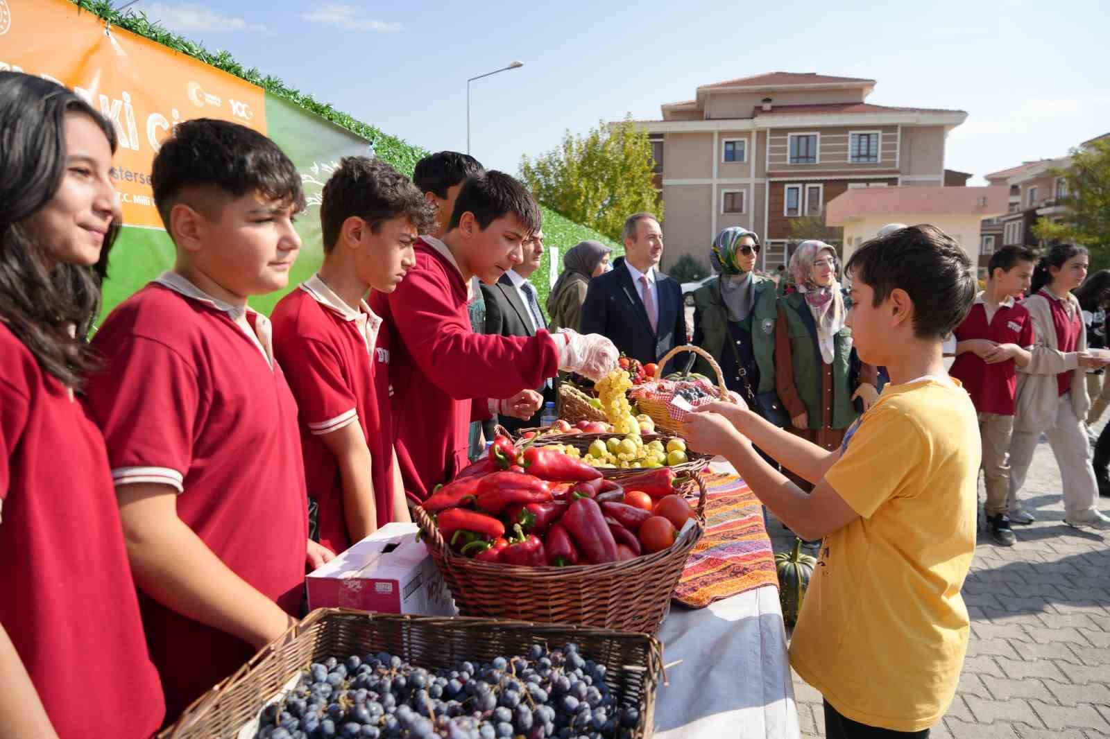 Önce öğrenip ürettiler şimdi ise satıyorlar