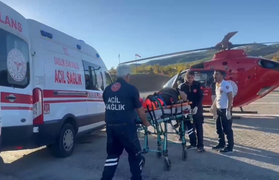 Dağda düşerek ayağı kırılan kadın, hava ambulansı ile hastaneye kaldırıldı