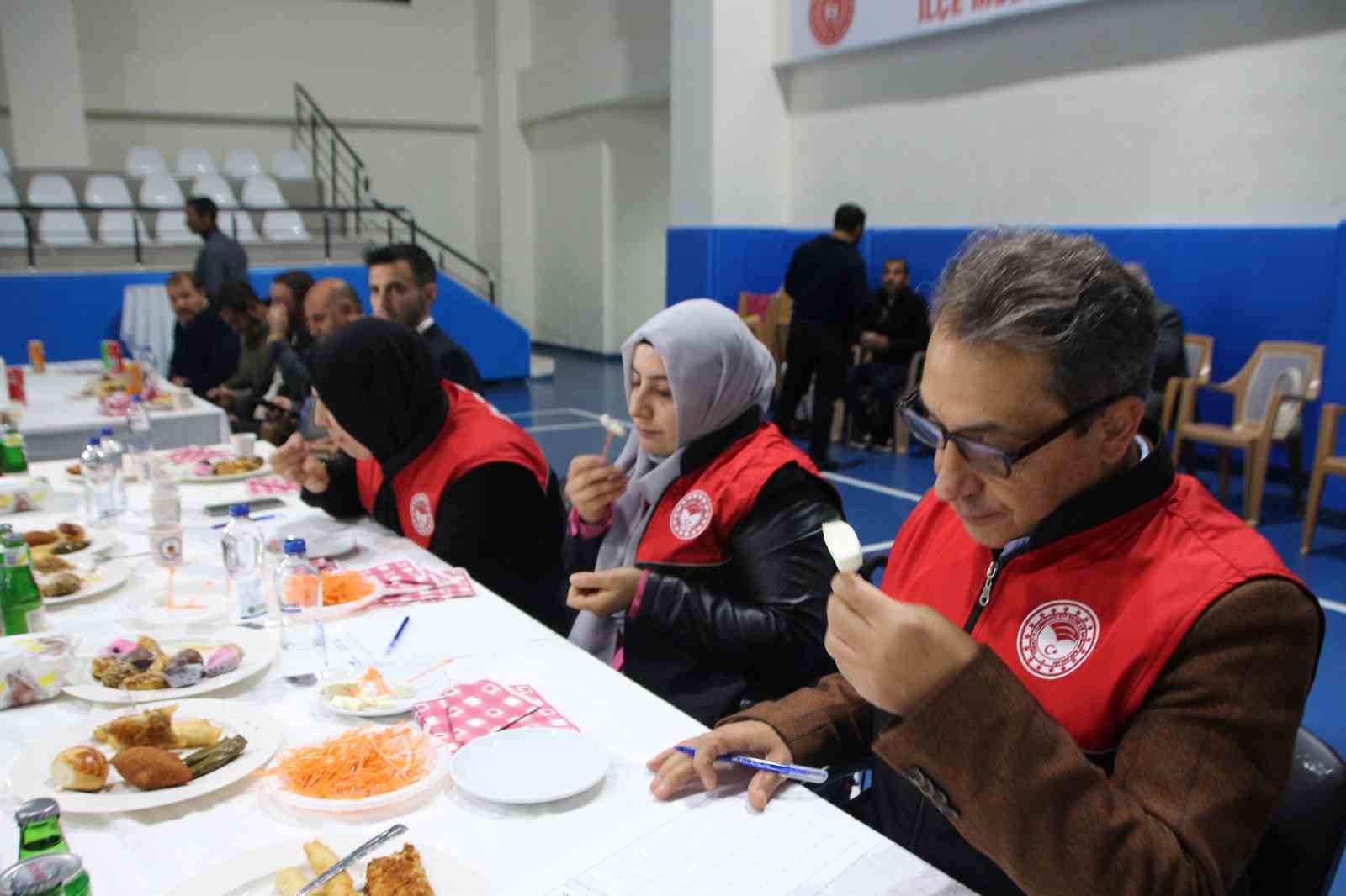 Varto’da ‘En İyi Peynir Yarışması’ ve ‘Tarımsal Ürün Sergisi’’ düzenlendi