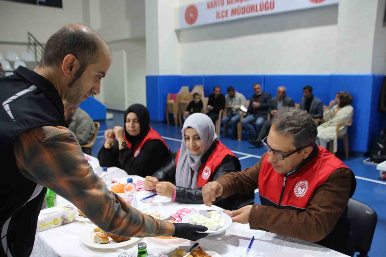 Varto’da ‘En İyi Peynir Yarışması’ ve ‘Tarımsal Ürün Sergisi’’ düzenlendi