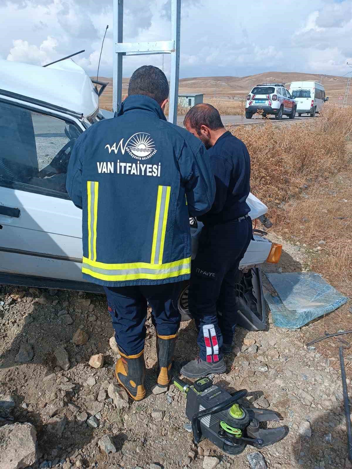 Kontrolden çıkan otomobil elektrik direğine çarptı: 1 yaralı