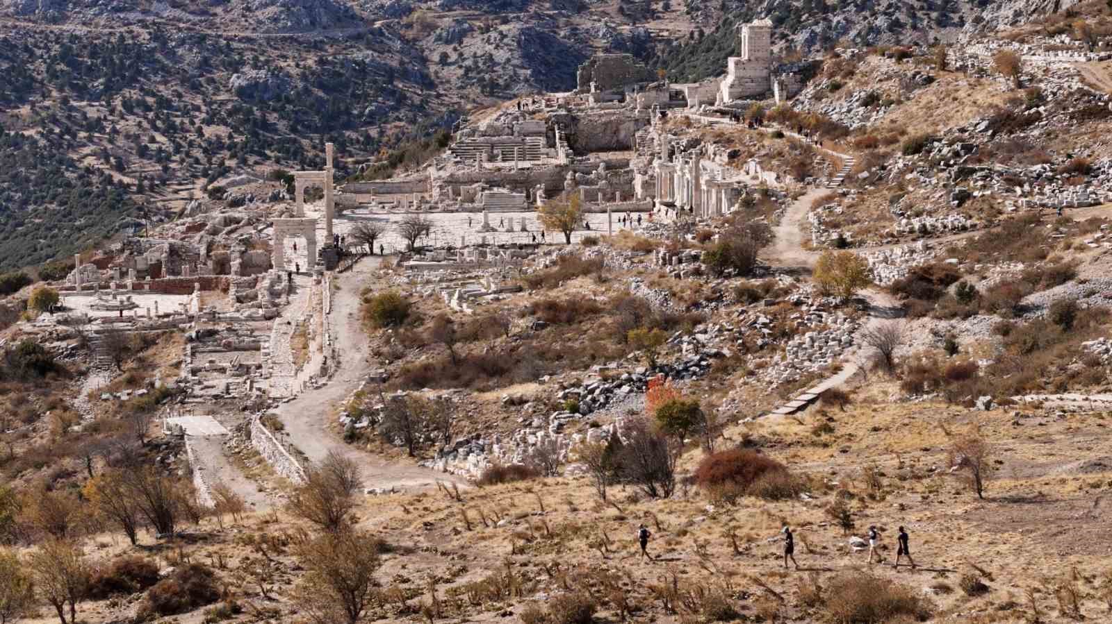 27 ülkeden 320 sporcu Sagalassos Antik Kenti’nde koştu