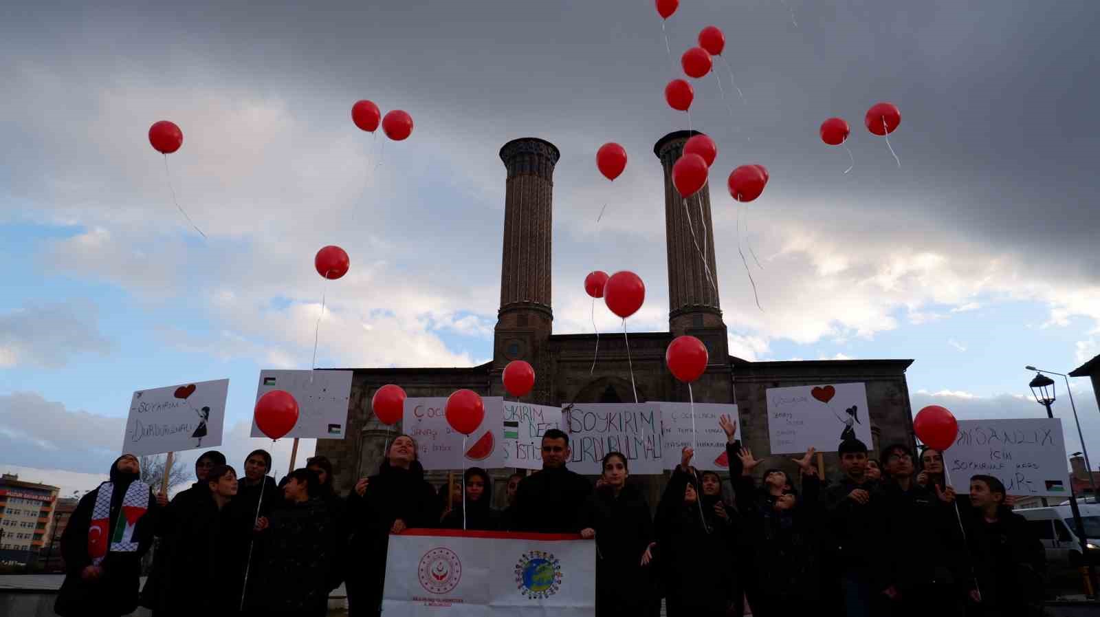 Filistinli çocuklara destek için balon uçurdular