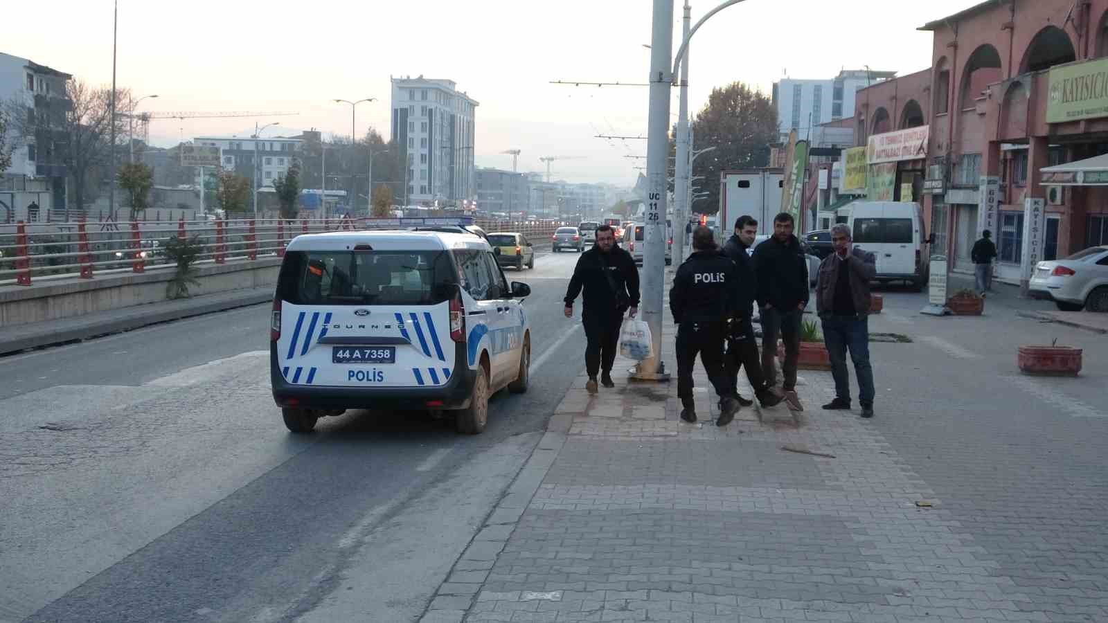 Trambüsten kopan kollektör küçük çocuğu hastanelik etti