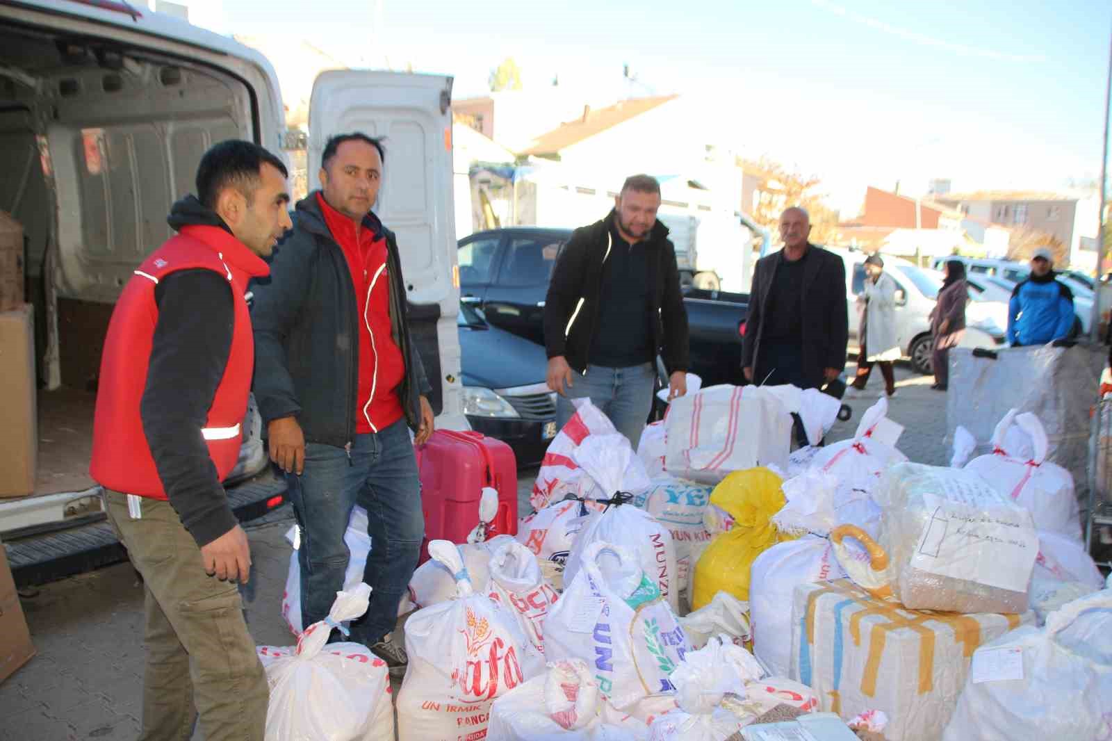 Varto’dan batı illerine kışlık erzak sevkiyatı