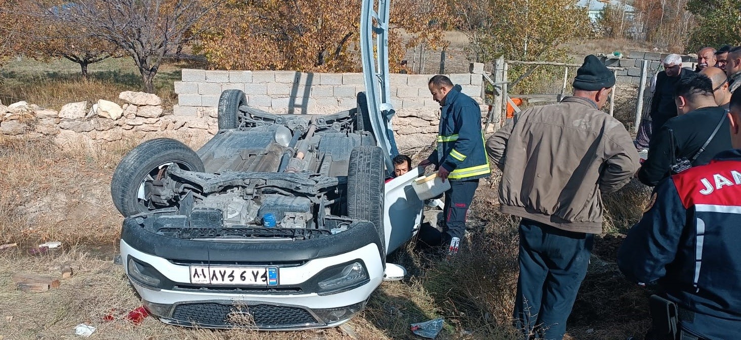 İran plakalı otomobil takla attı: 2 yaralı