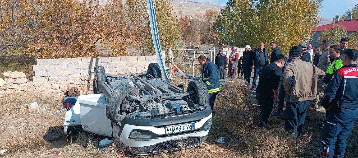 İran plakalı otomobil takla attı: 2 yaralı