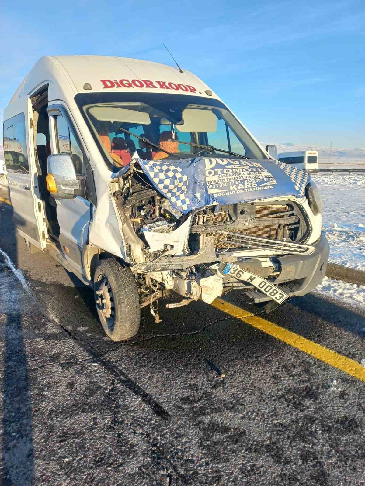 Kars’ta trafik kazası: 8 yaralı