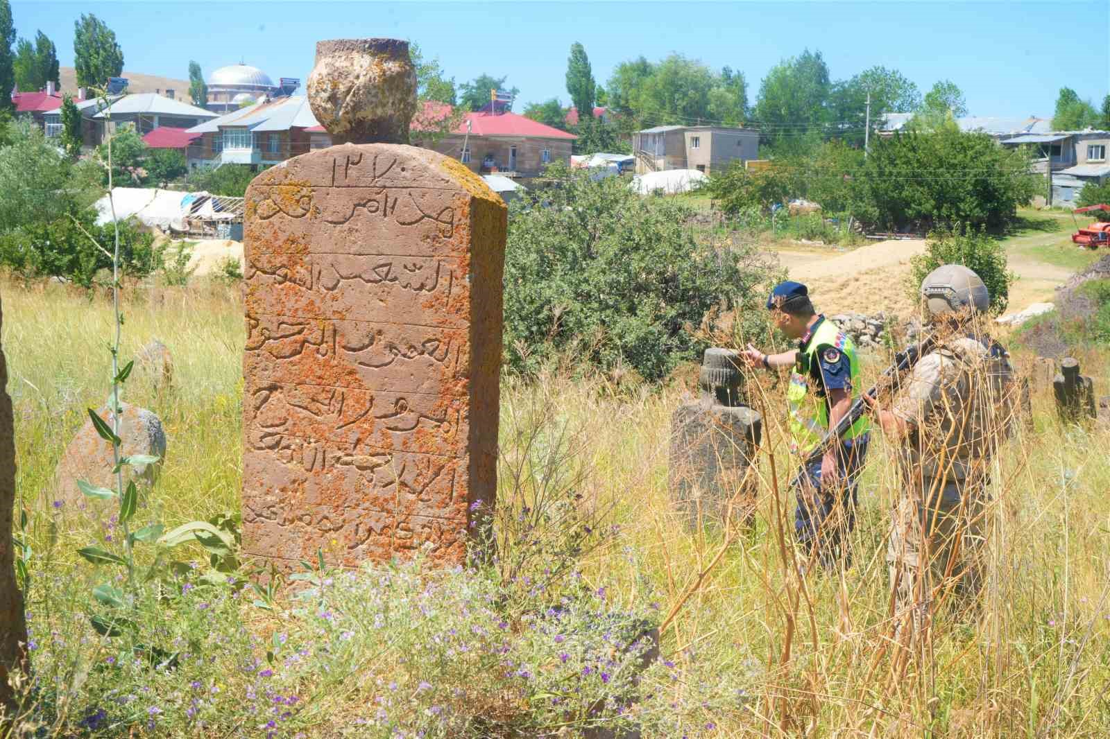 Muş’ta Akkoyunlular dönemine ait mezarlık tespit edildi