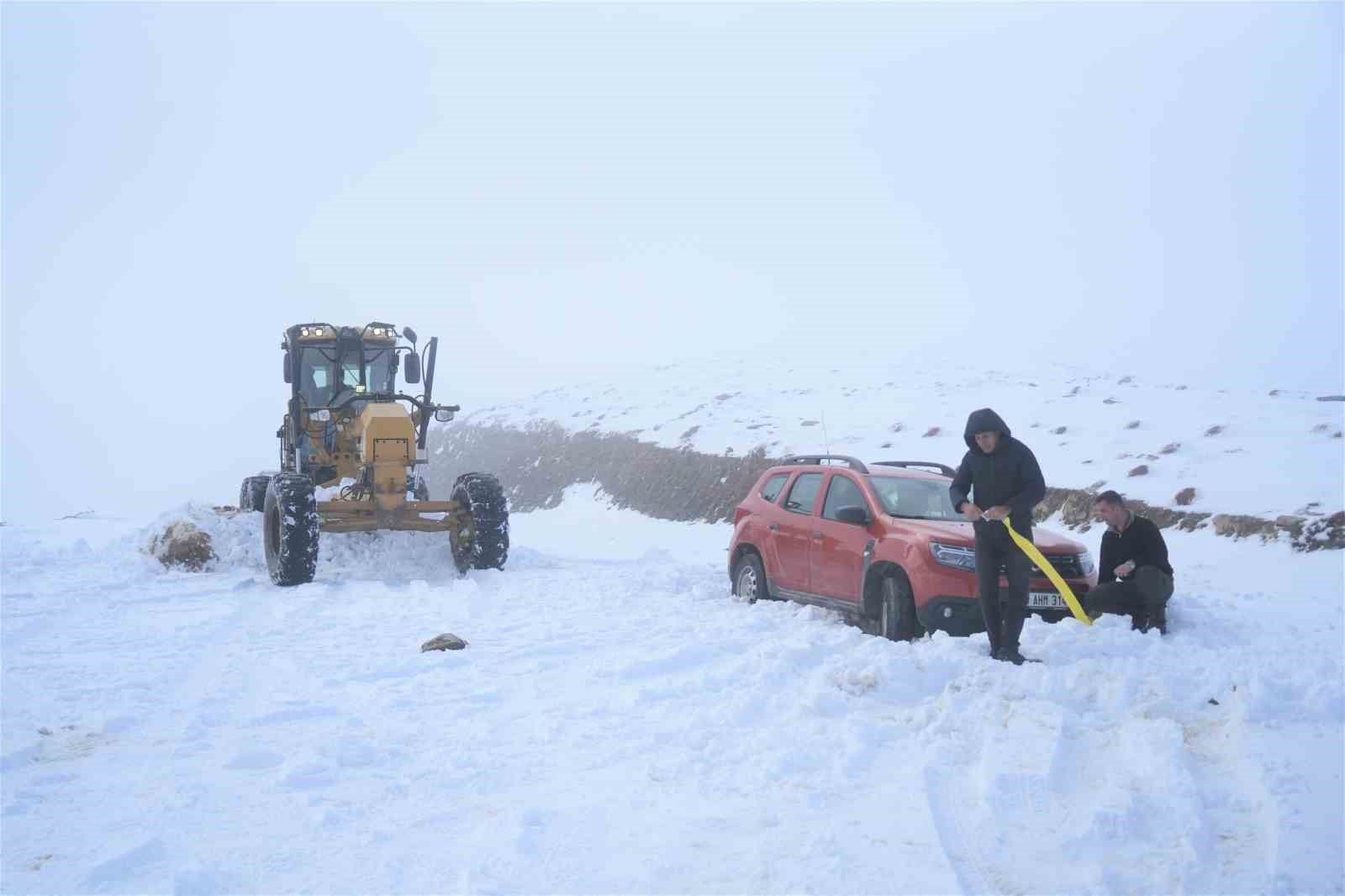 Muş’ta karda mahsur kalan vatandaşlar kurtarıldı