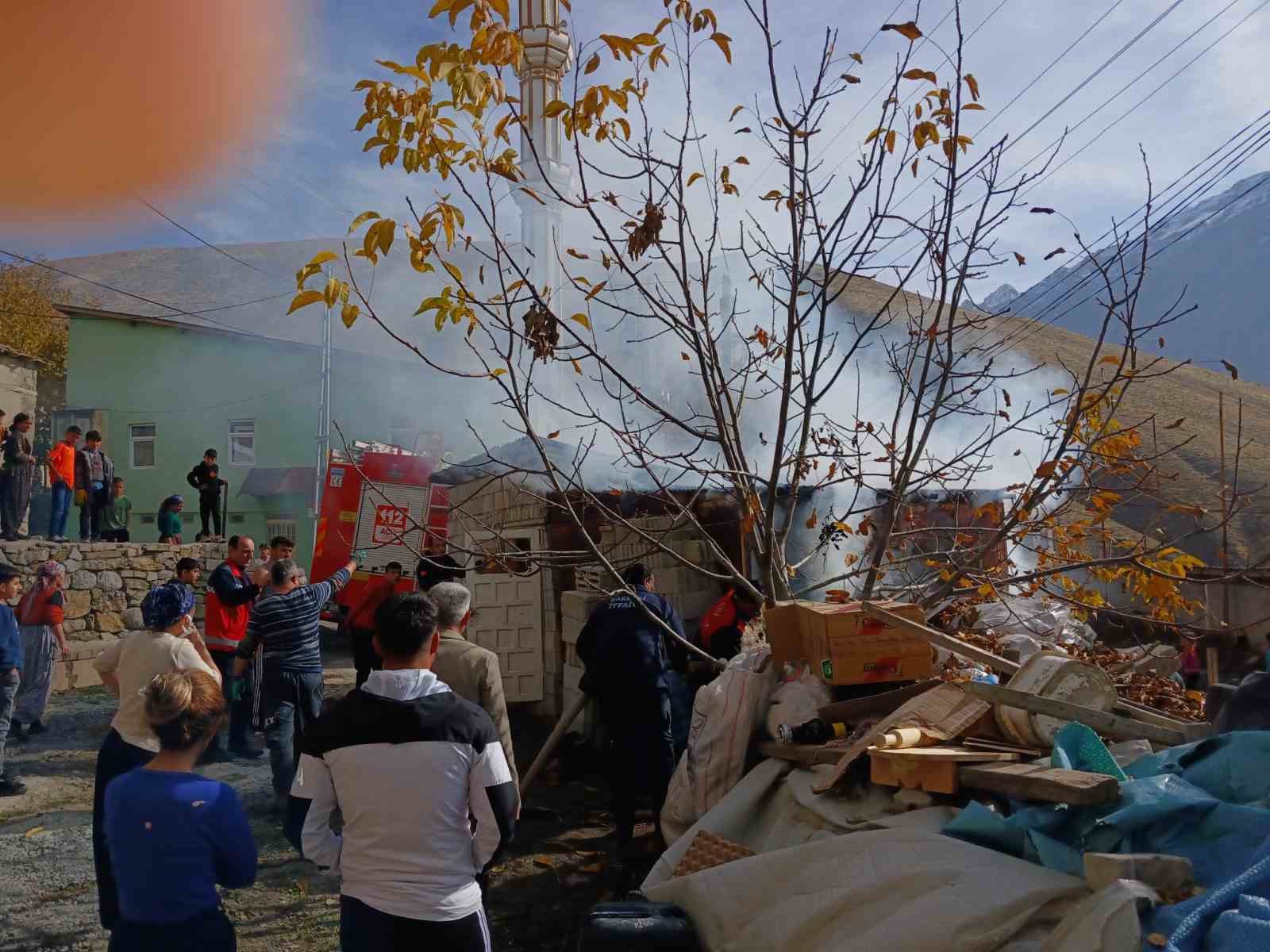 Hakkari’de tandır evi yangını