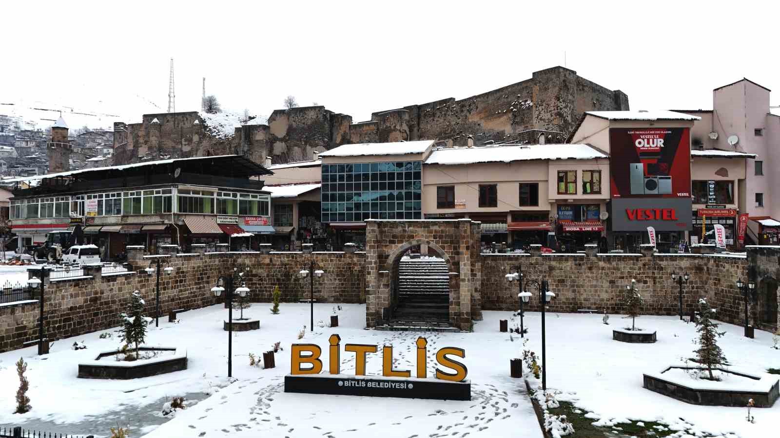 Bitlis’in tarihi mekanları karda kartpostallık görüntüler oluşturdu