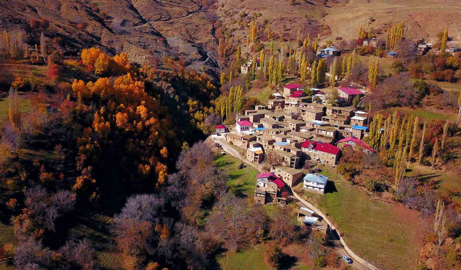 Taş evlerden oluşan Hizan’ın köyleri fotoğraf tutkunlarını ağırlıyor