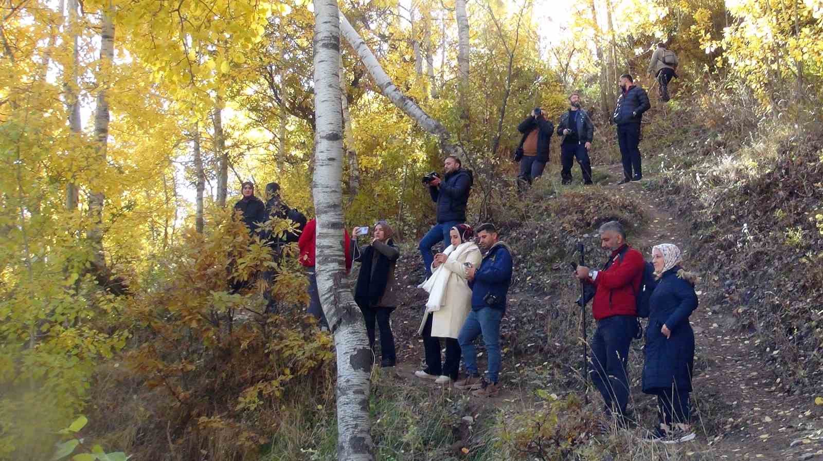 Taş evlerden oluşan Hizan’ın köyleri fotoğraf tutkunlarını ağırlıyor