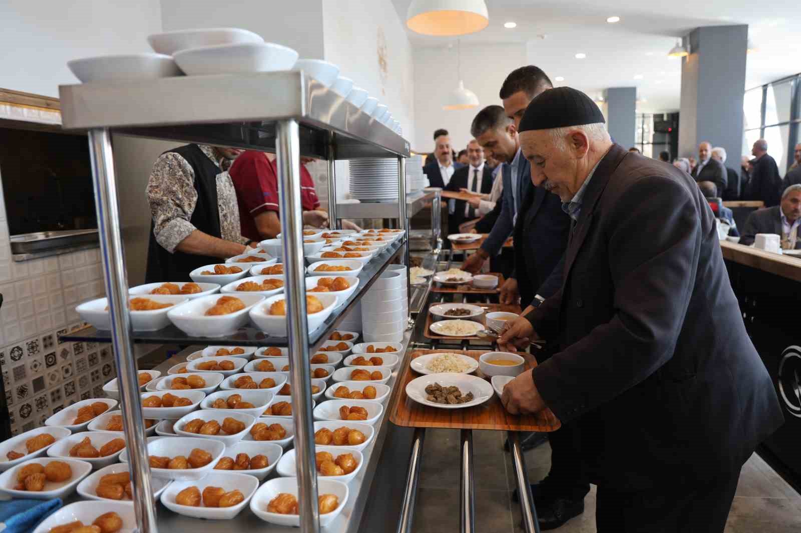 Elazığ’da 4 çeşit yemeğin 50 lira olduğu Şehir Lokantası açıldı