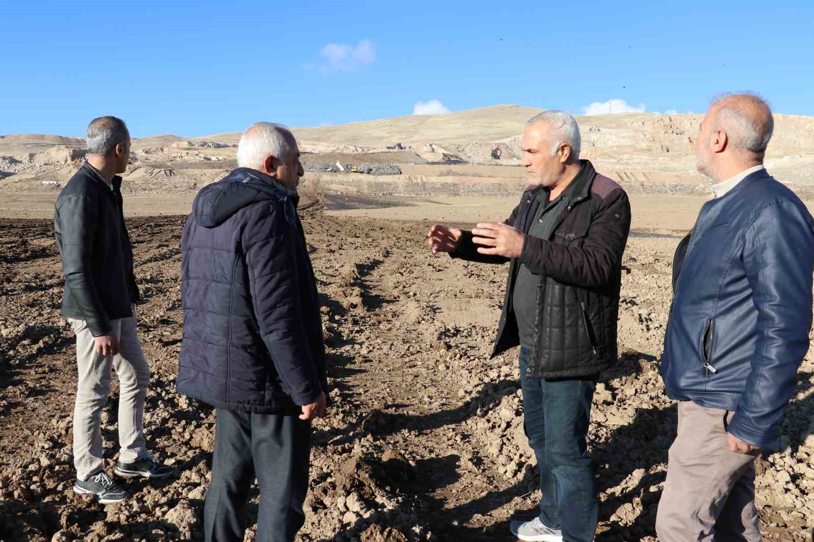 Van’da atık barajı çöktü: Ekili tarlalar zarar gördü