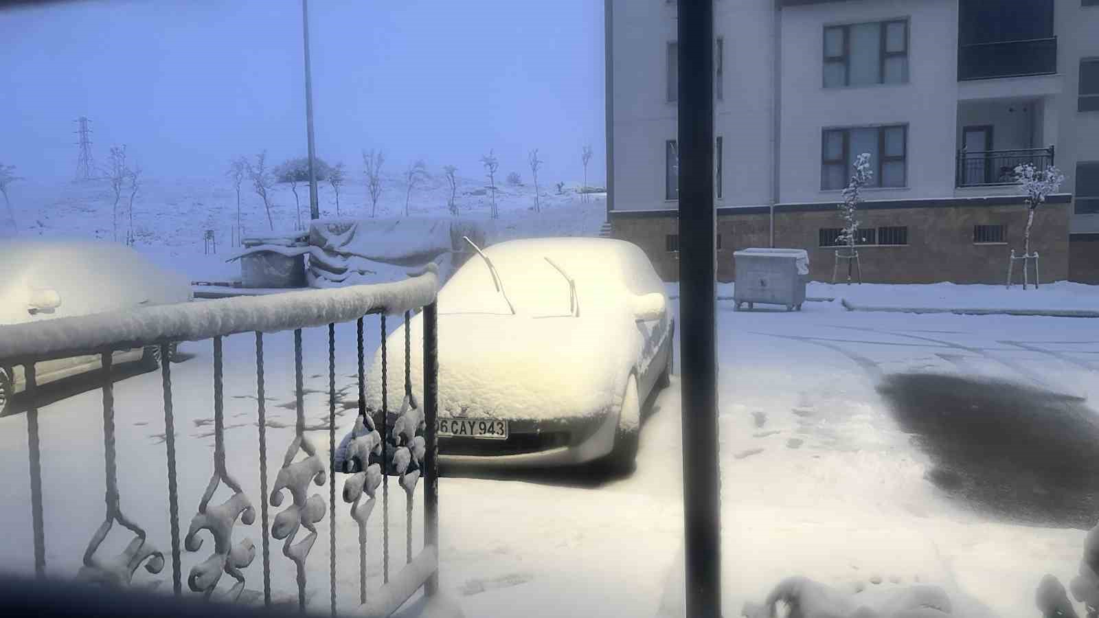 Yoğun kar nedeniyle Elazığ’da eğitime ara verildi