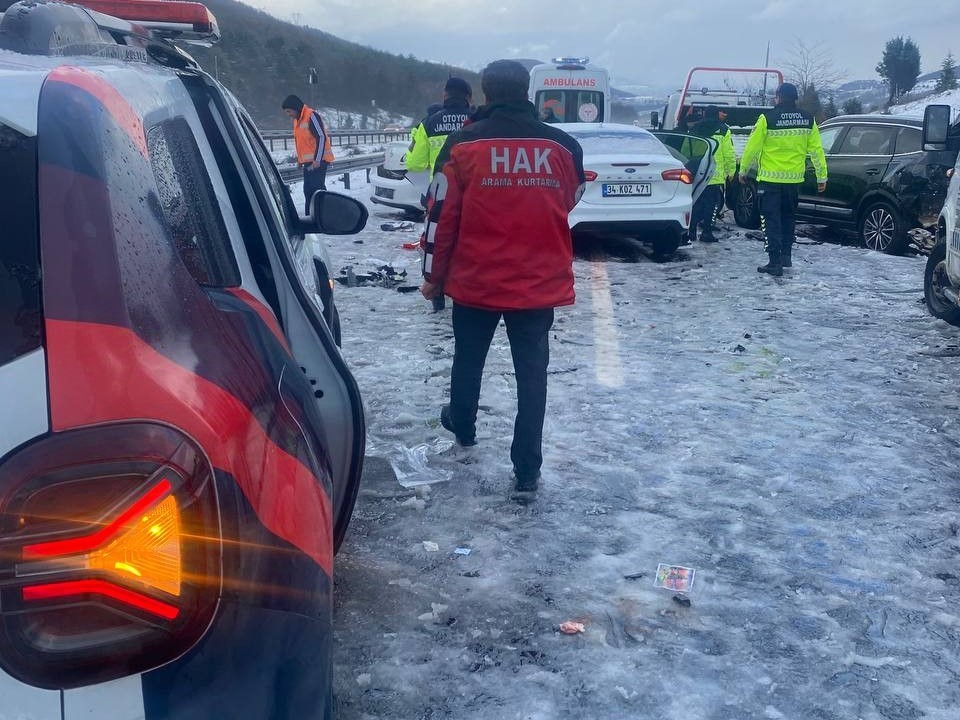 Van kurtarma ekibi, Bolu Tüneli’ndeki kazaya müdahale etti