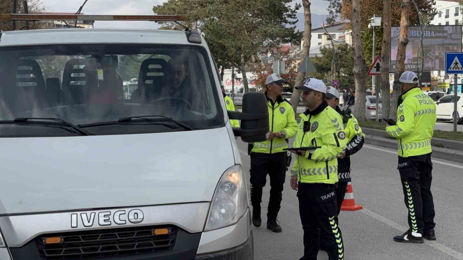 Tatvan’da kış lastiği denetimi yapıldı