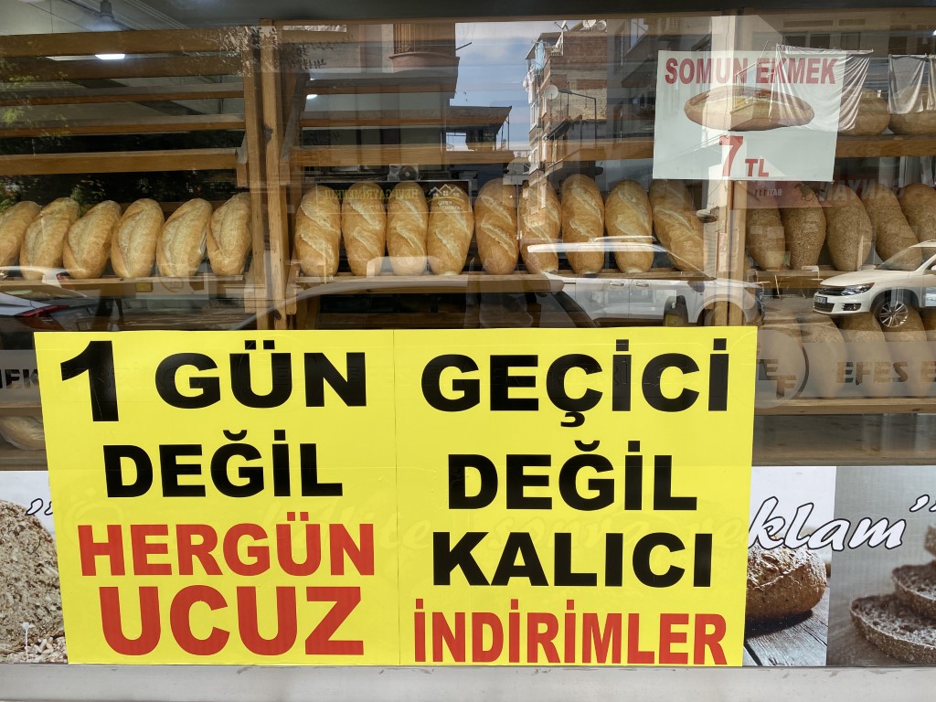 Fırıncıların rekabeti vatandaşa yaradı: Ekmek 4 TL