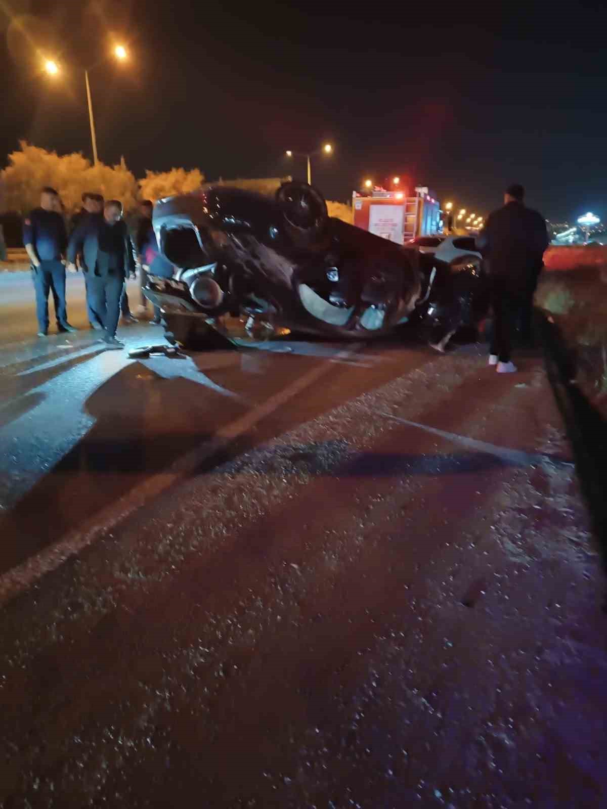 Refüje çarpan araç takla attı: 1 Yaralı