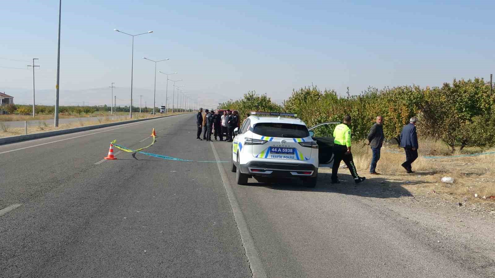 Kontrolden çıkıp bahçeye uçan araç yanarak küle döndü: 2 ölü