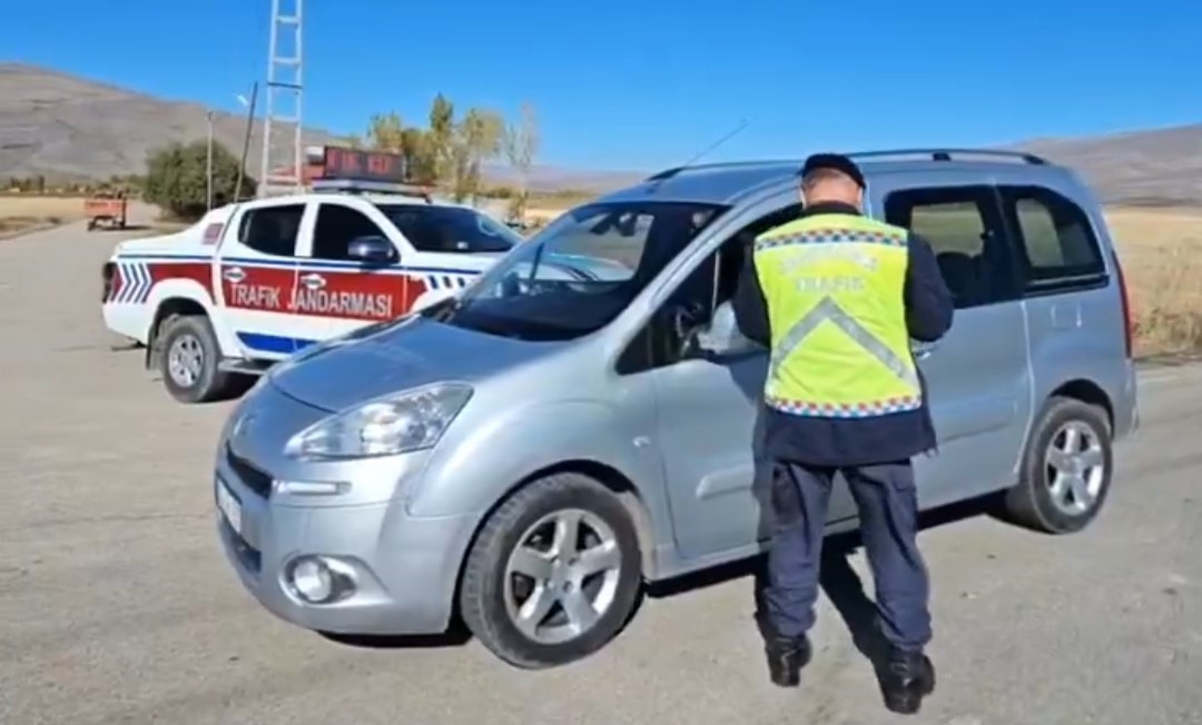 Van’da jandarma ekiplerinin trafik denetimleri