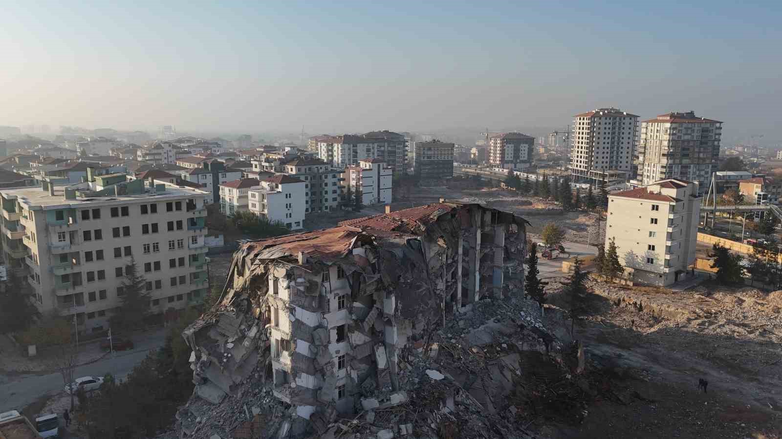 Malatya’da 5 katlı bina korna sesi ile yıkıldı