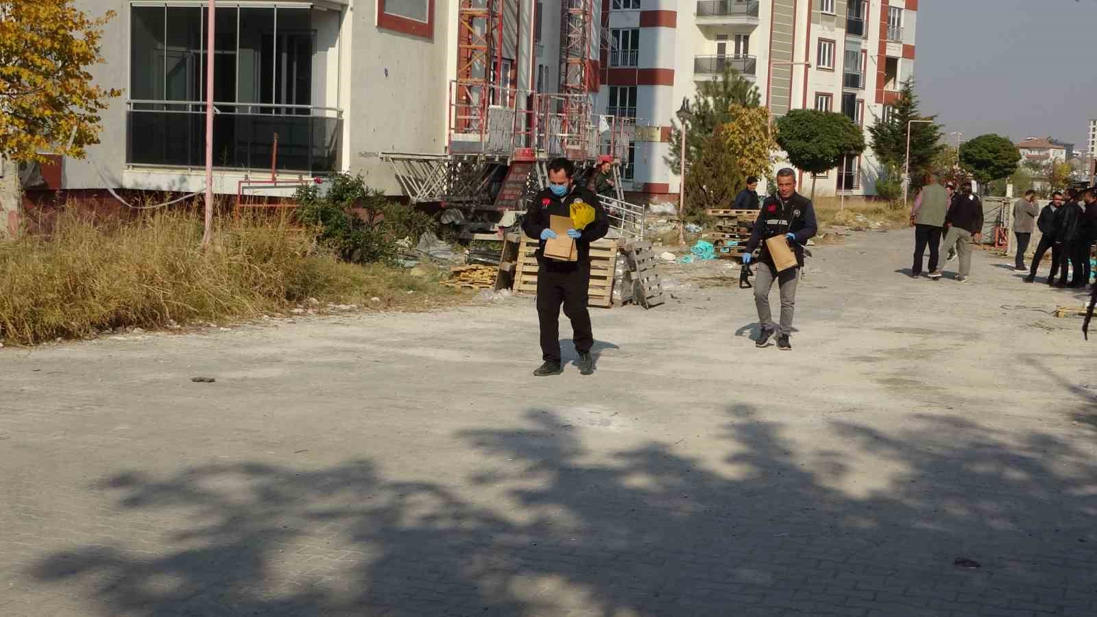 Malatya’da hasarlı binada el bombası ile çok sayıda mermi bulundu