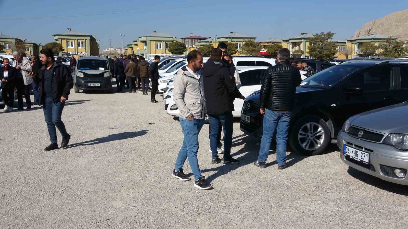 Van’da ikinci el oto pazarında düşük model araç fiyatları sabit kaldı