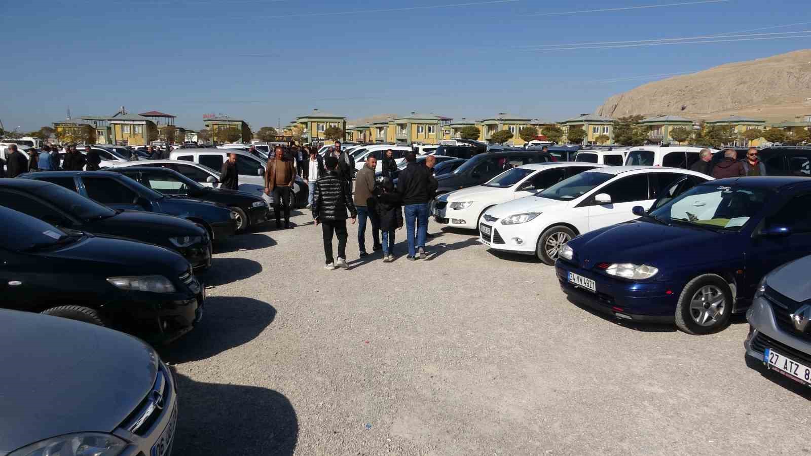 Van’da ikinci el oto pazarında düşük model araç fiyatları sabit kaldı