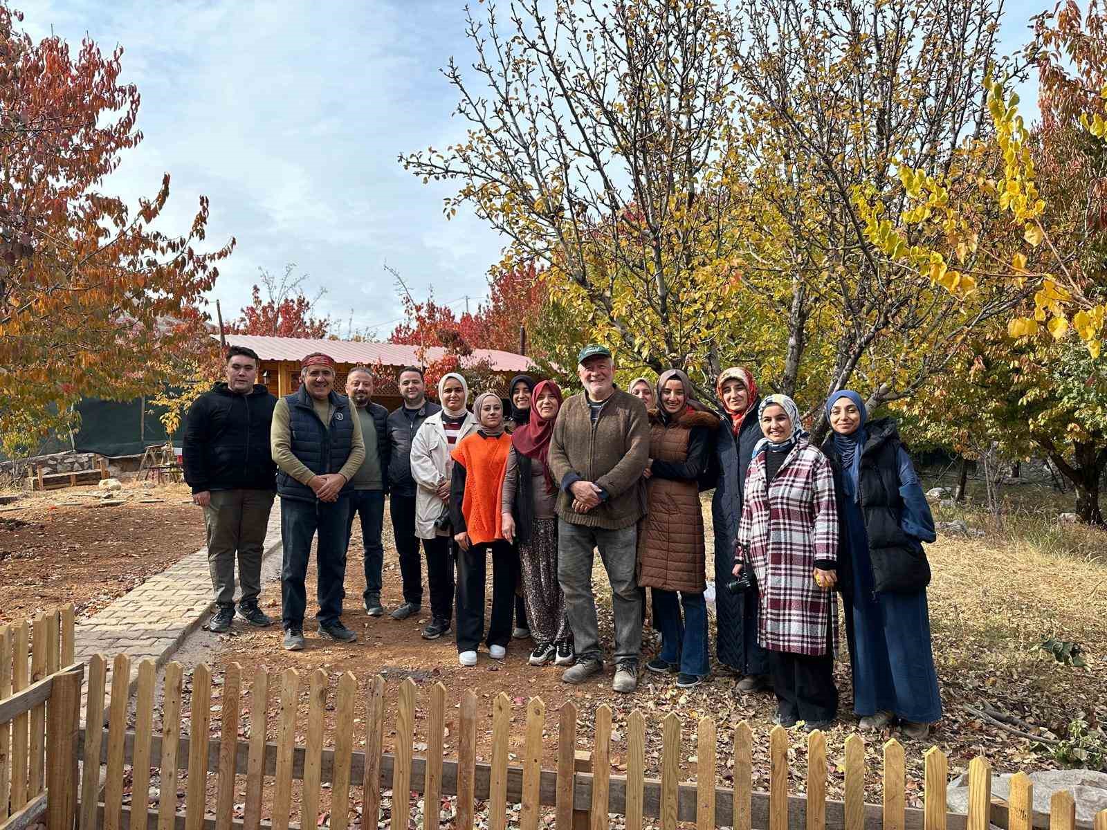 Fotoğraf kursiyerlerinden bağköylerinde sonbahar gezisi