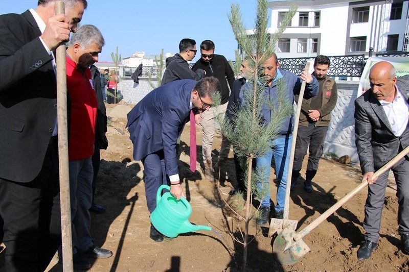 Erciş’te fidan dikme etkinliği