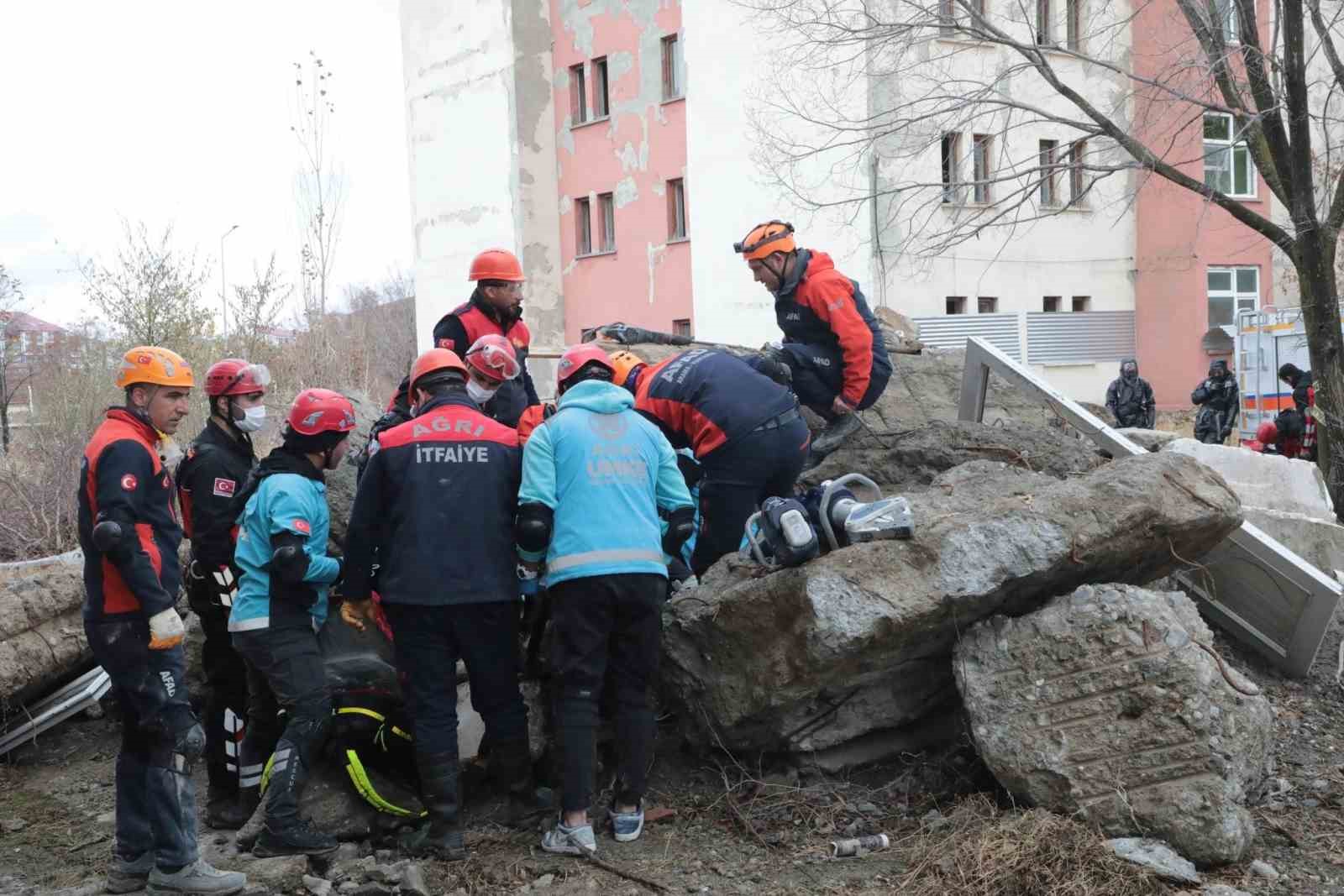 Ağrı’da gerçeği aratmayan afet tatbikatı