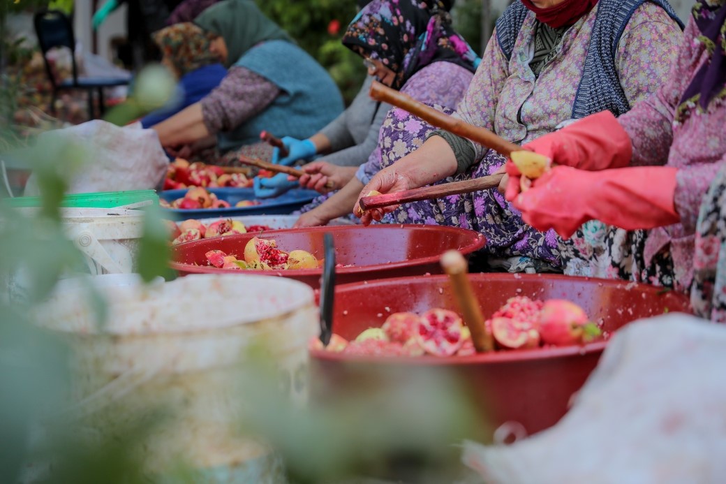 Nar ekşisi bütçeye destek sofralara lezzet katıyor