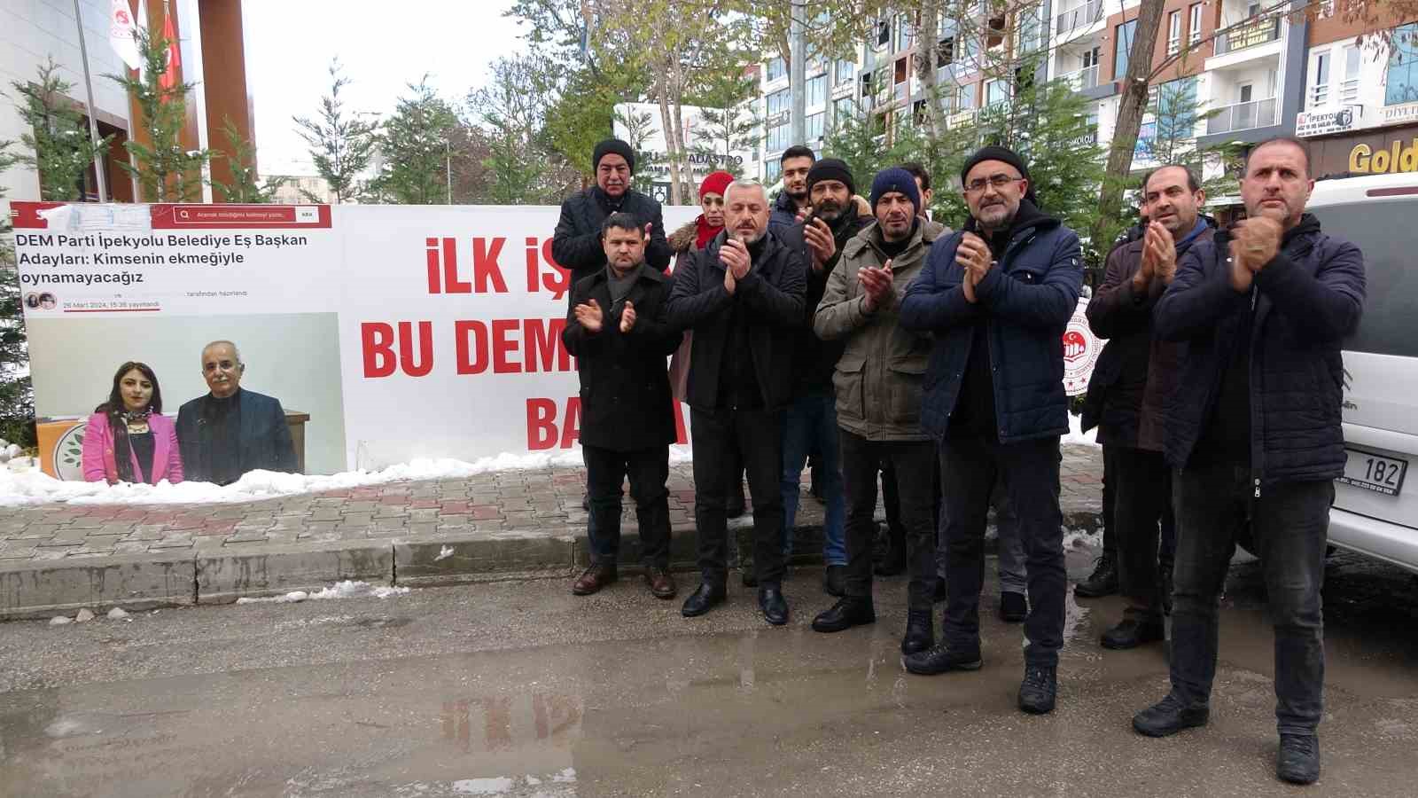 Van’da işten çıkarılanlar soğuk havada eylem yapıyor