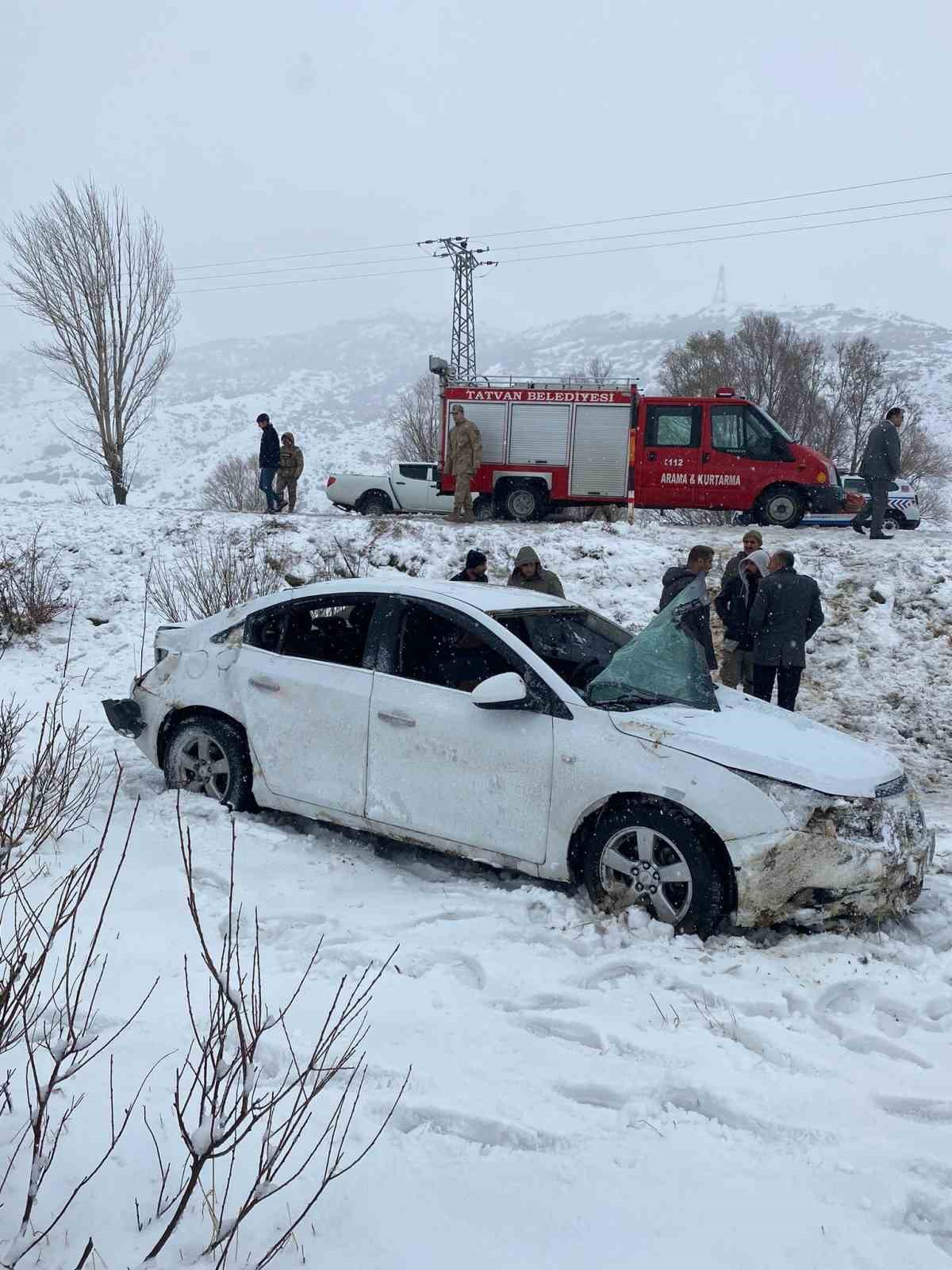 Tatvan’da trafik kazası: 4 yaralı