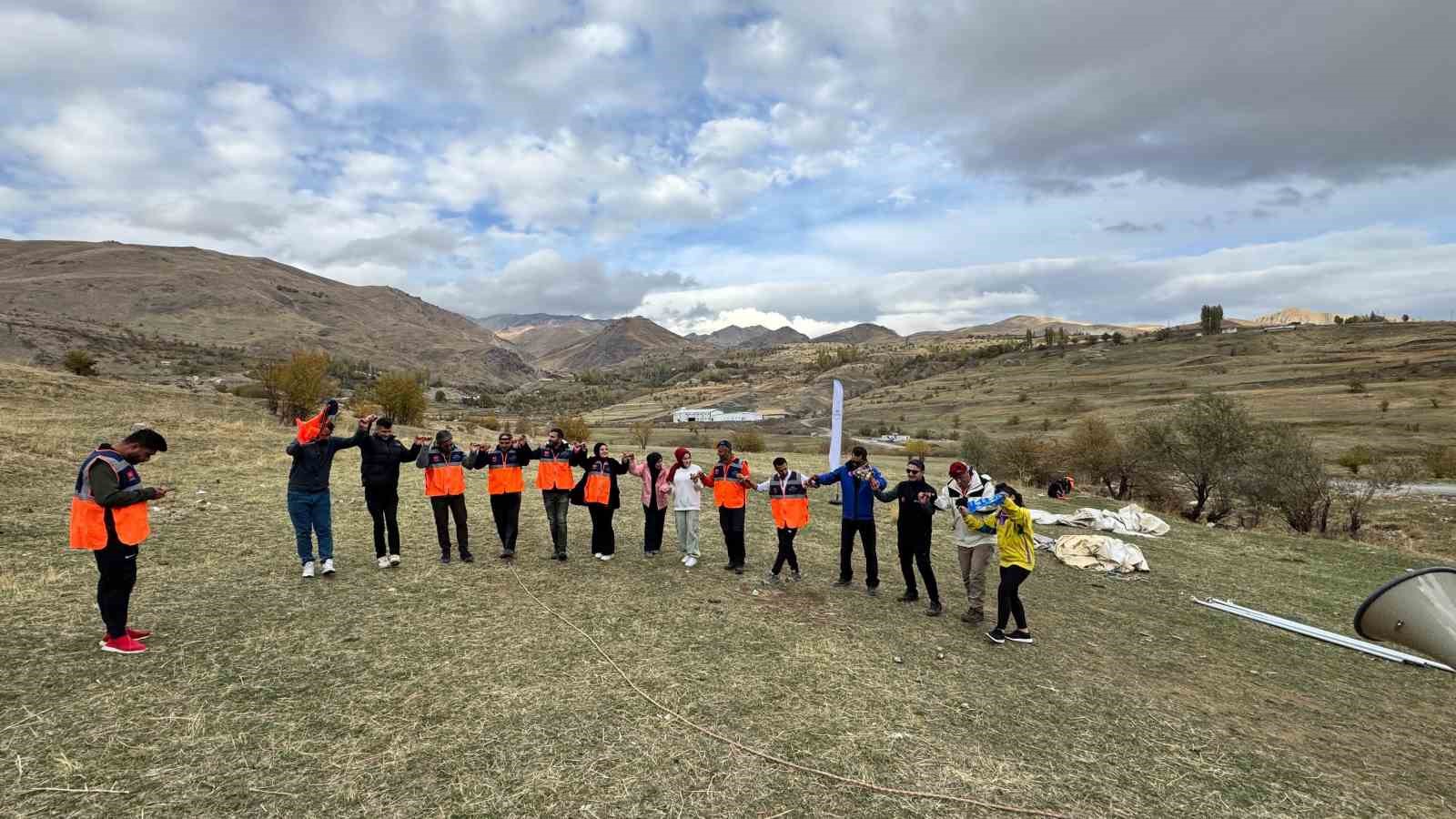 Hakkari’de AFAD gönülleri yaşanabilecek afetlere karşı eğitimden geçti