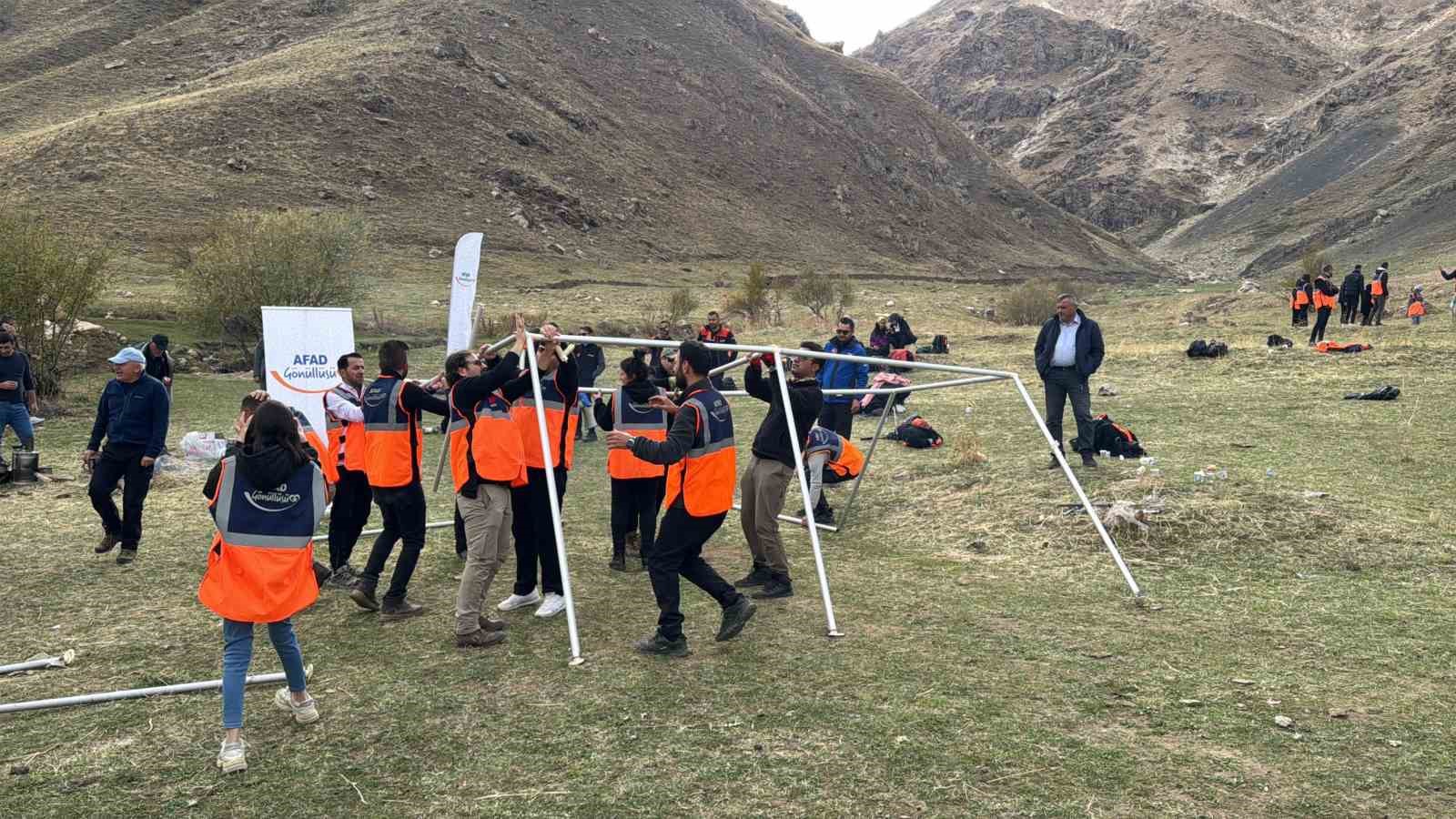 Hakkari’de AFAD gönülleri yaşanabilecek afetlere karşı eğitimden geçti