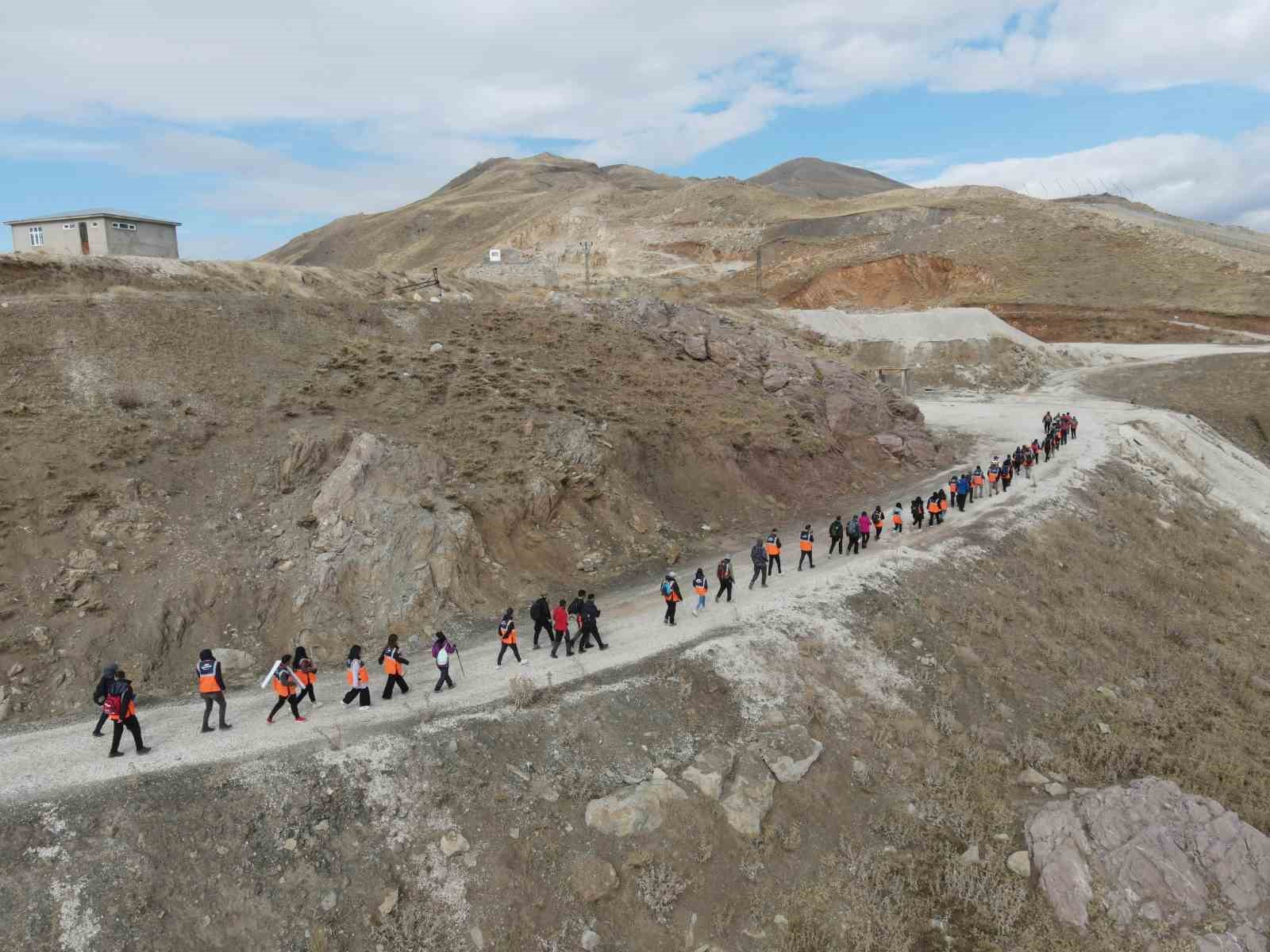 Hakkari’de AFAD gönülleri yaşanabilecek afetlere karşı eğitimden geçti