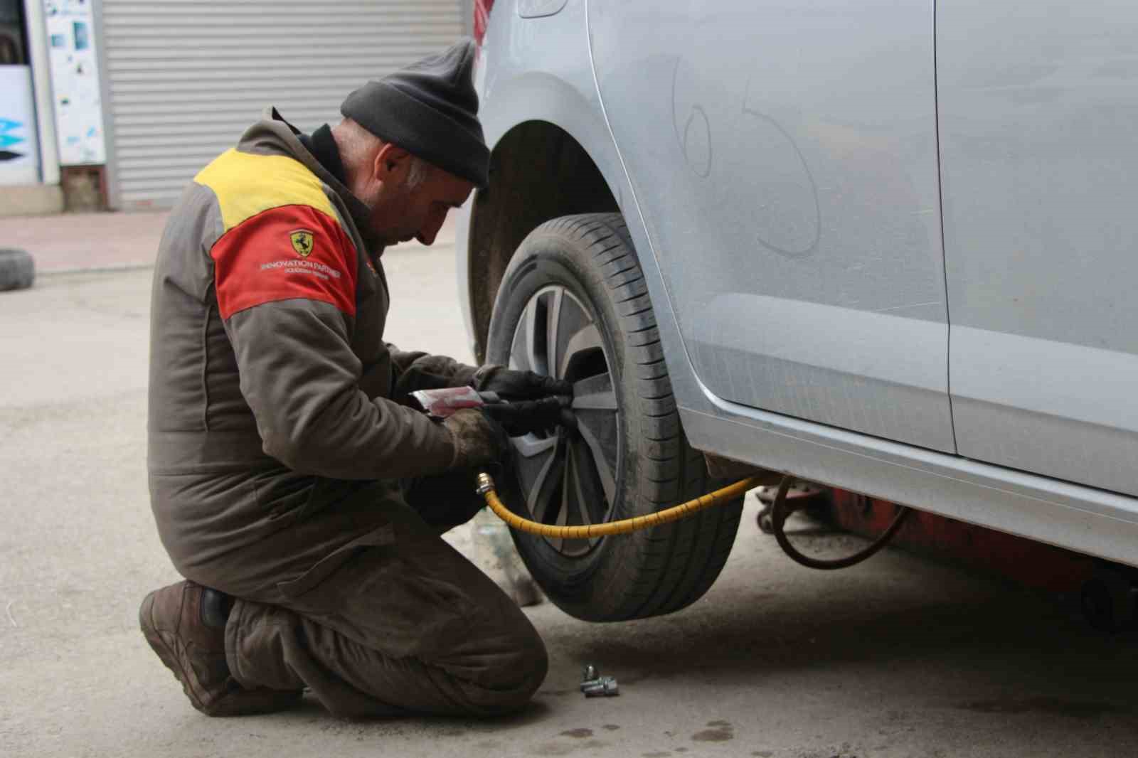 Van’daki oto lastikçilerde hareketlilik başladı