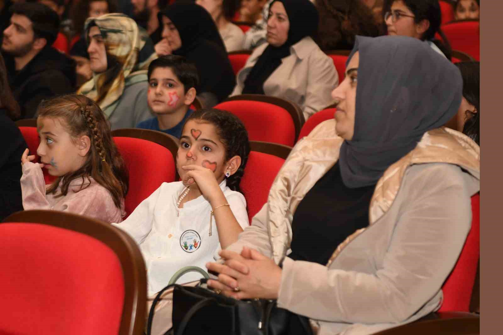 Diyabetli çocuklara dağıtılan sensör sayesinde parmakları delinmeyecek