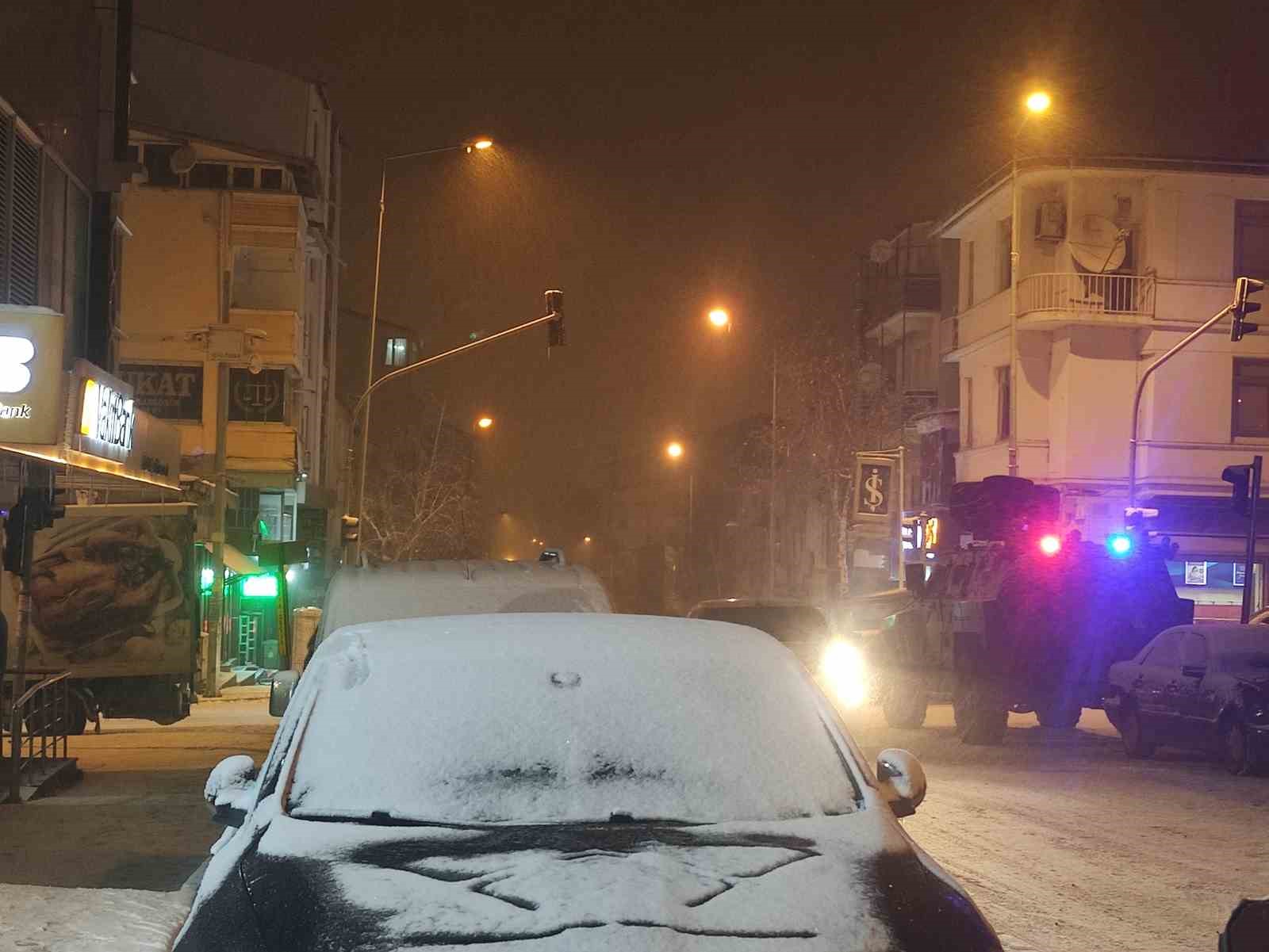 Ardahan’da kar esareti; 8 köy yolu ulaşıma kapandı