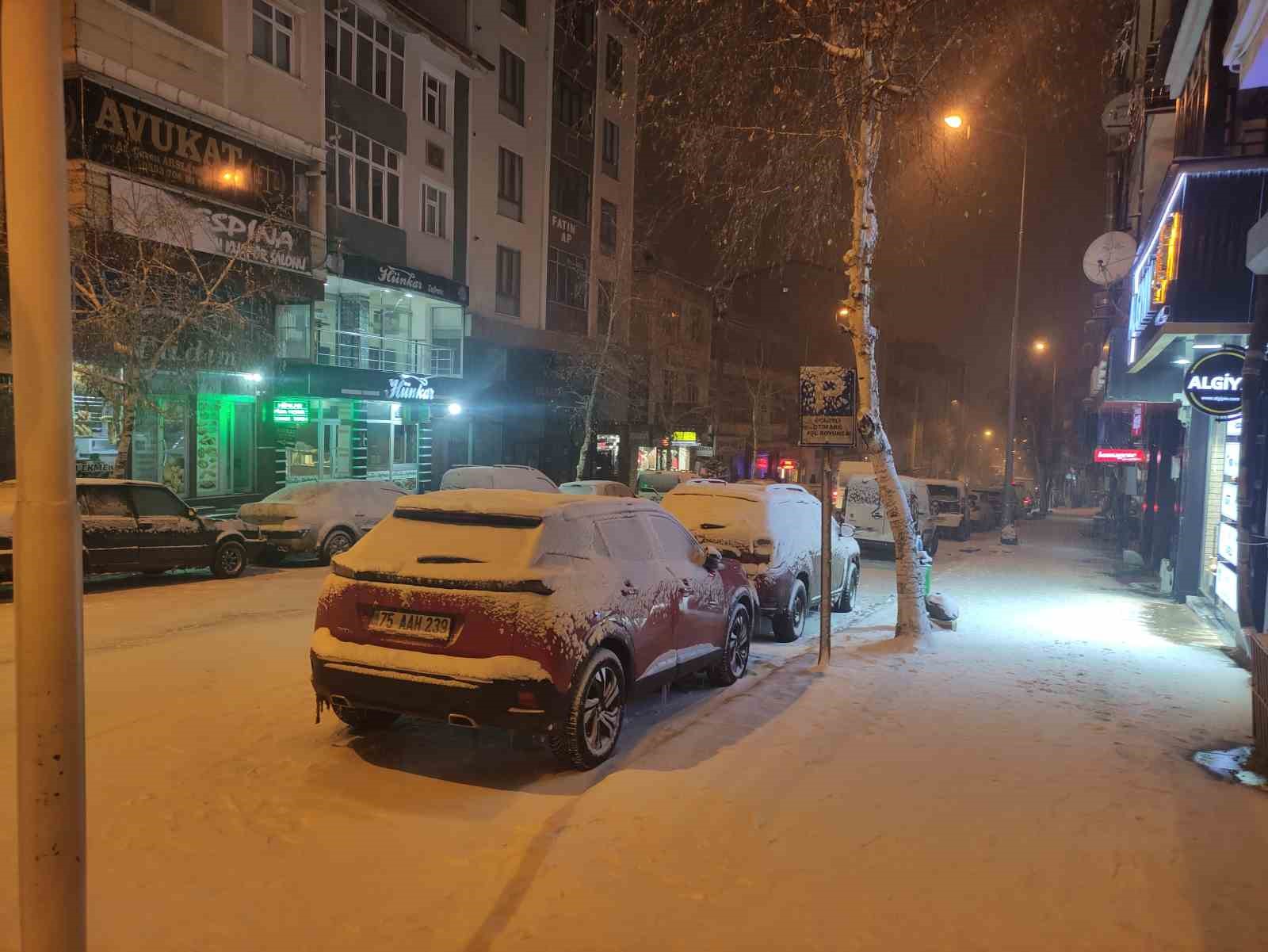 Ardahan’da kar esareti; 8 köy yolu ulaşıma kapandı