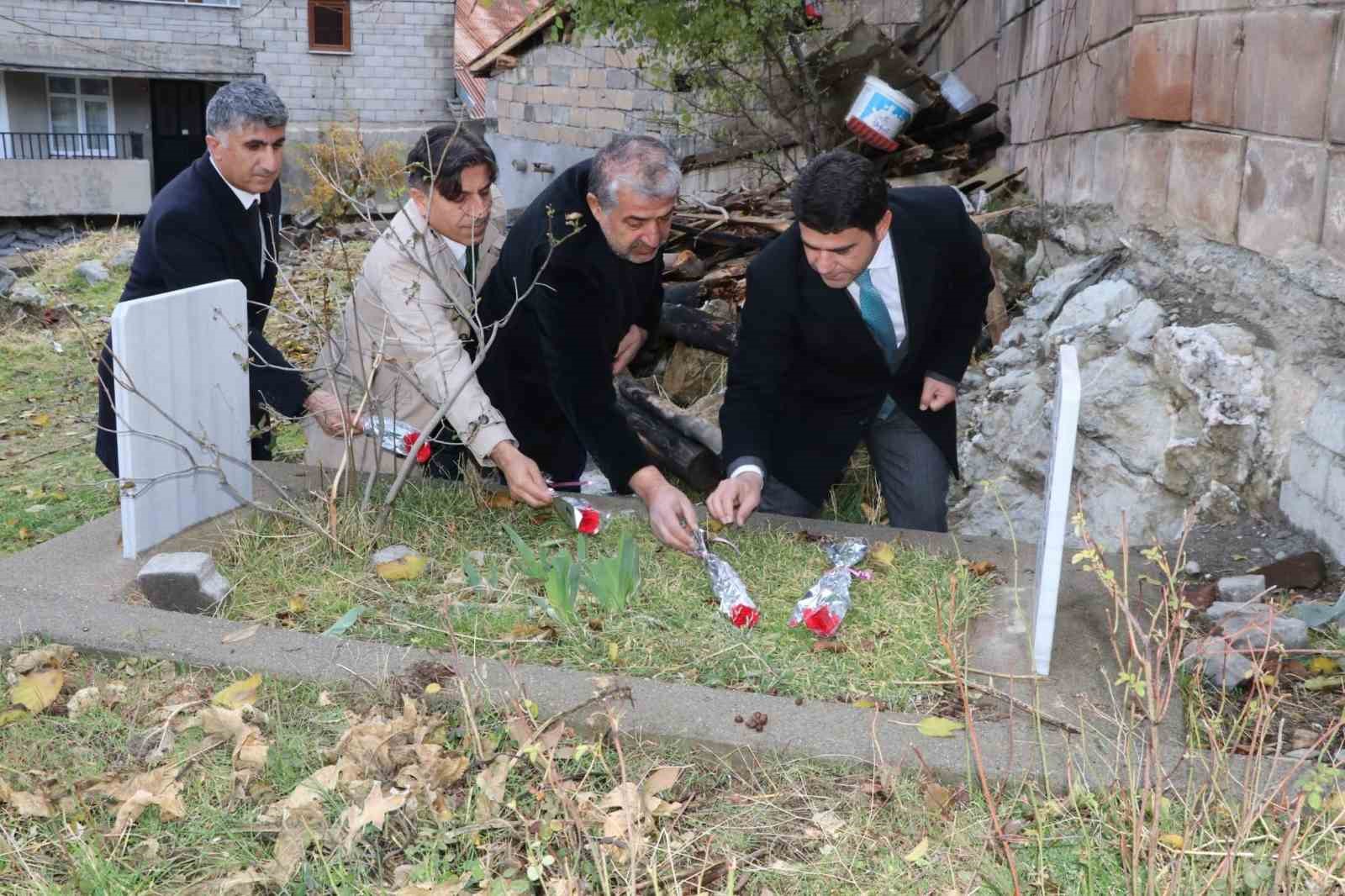 Hakkari’de vefat eden öğretmenler unutulmadı