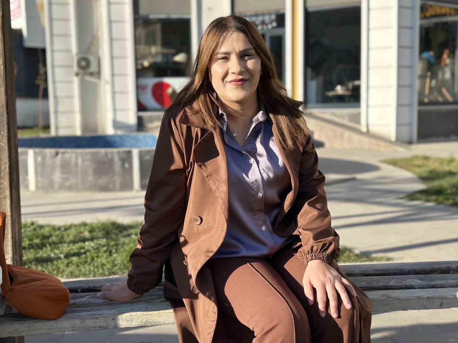 Yüksekova’da vatandaşlar yazdan kalma günlerin keyfini sürüyor