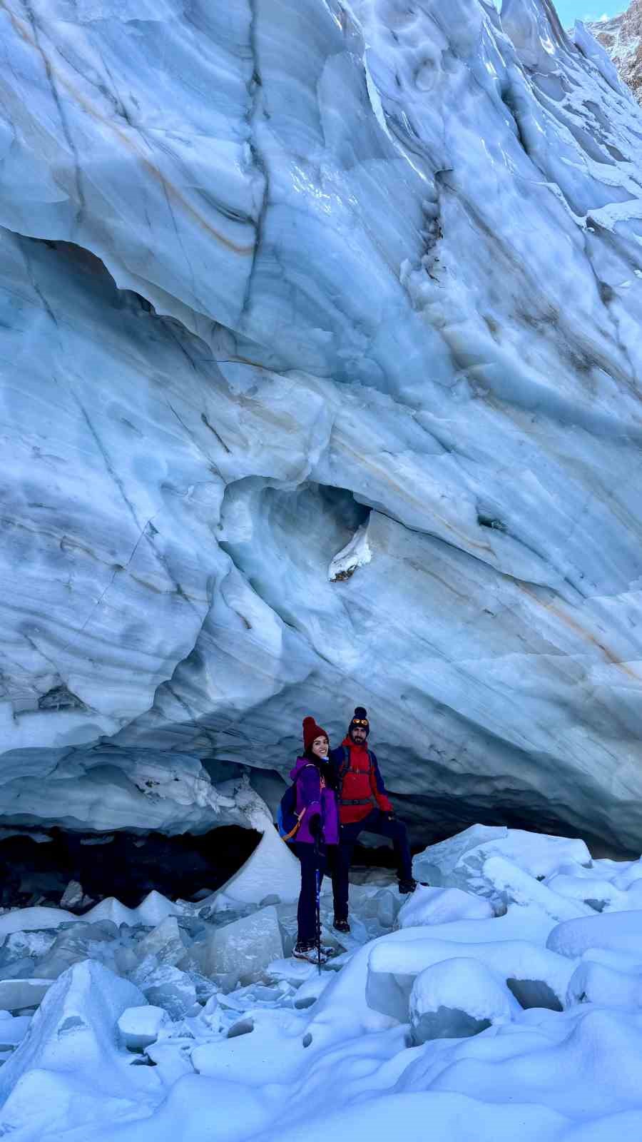 Hakkari’de 20 bin yıllık buzul bölgesinde muhteşem manzaralar oluştu